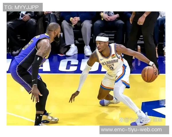 女主持与皮尔斯默契合作皮尔斯直言不愿与他人共做播客